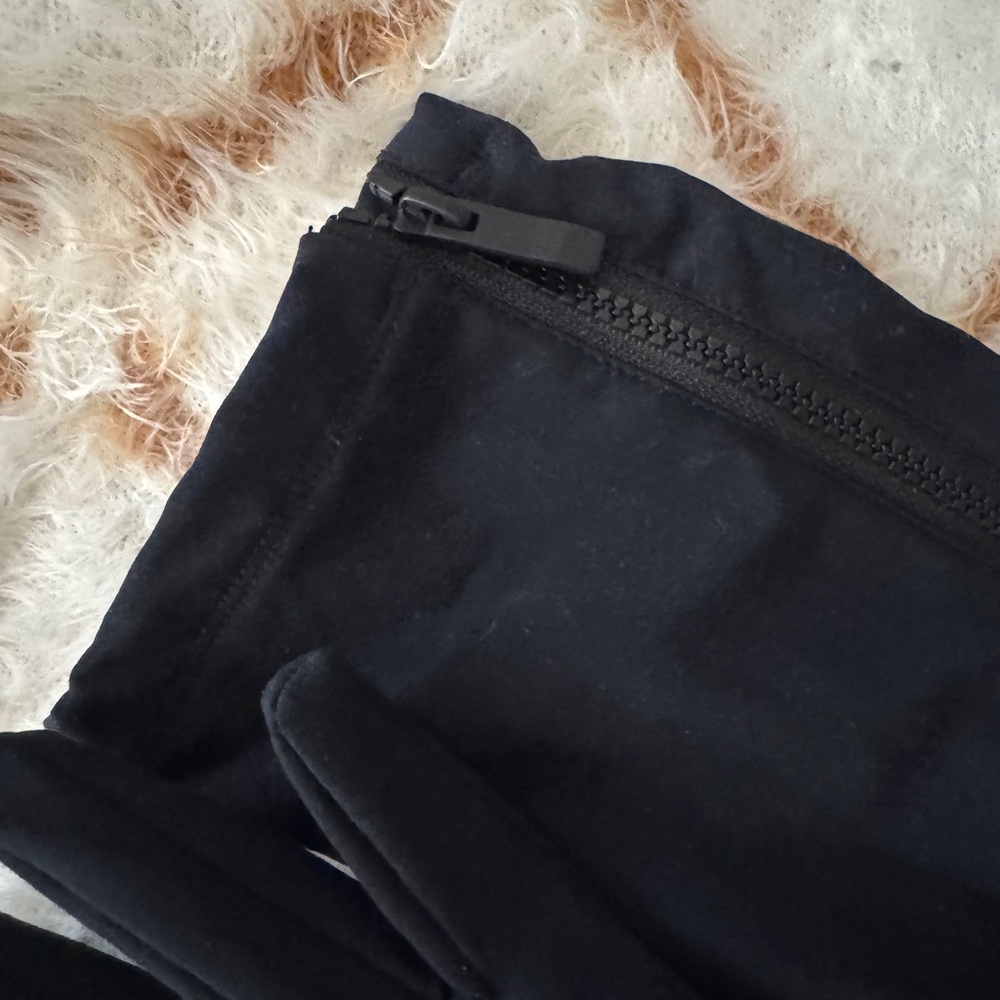 ALO Yoga Black Long Gloves M/L - Picture 3 of 5